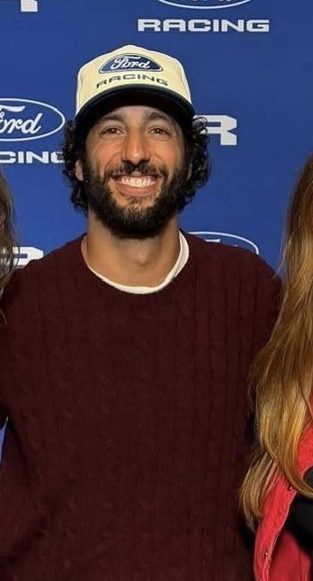MORE DANIEL CONTENT!! (enjoying it before he goes back hibernating again)