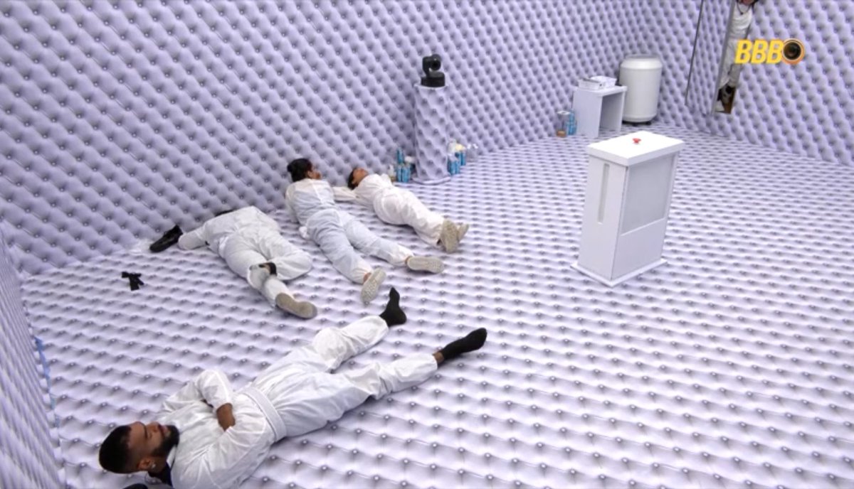 Acabaram de dar a entender que o contrato que assinaram pra entrar no quarto branco tem “prazo máximo” de 15 dias… 👀
#BBB26 #QuartoBranco #BBB