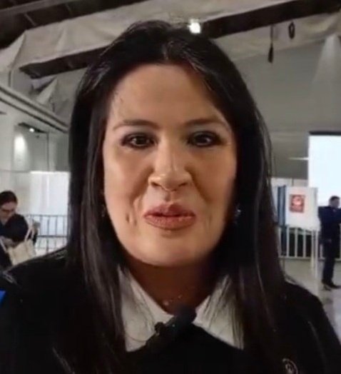 GustavoSantiz28's tweet image. De buena                  De pura 
Onda                          mierda