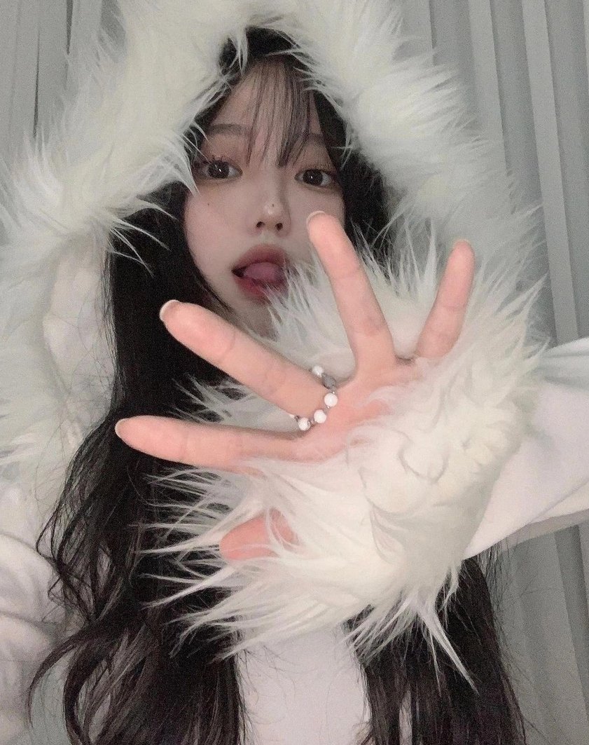 EdSimon2's tweet image. 父親が定年後に始めたガーデニングの成果を見せてくれた。トマトとキュウリが立派に育ってて、料理に使わせてもらう 👩‍🏭