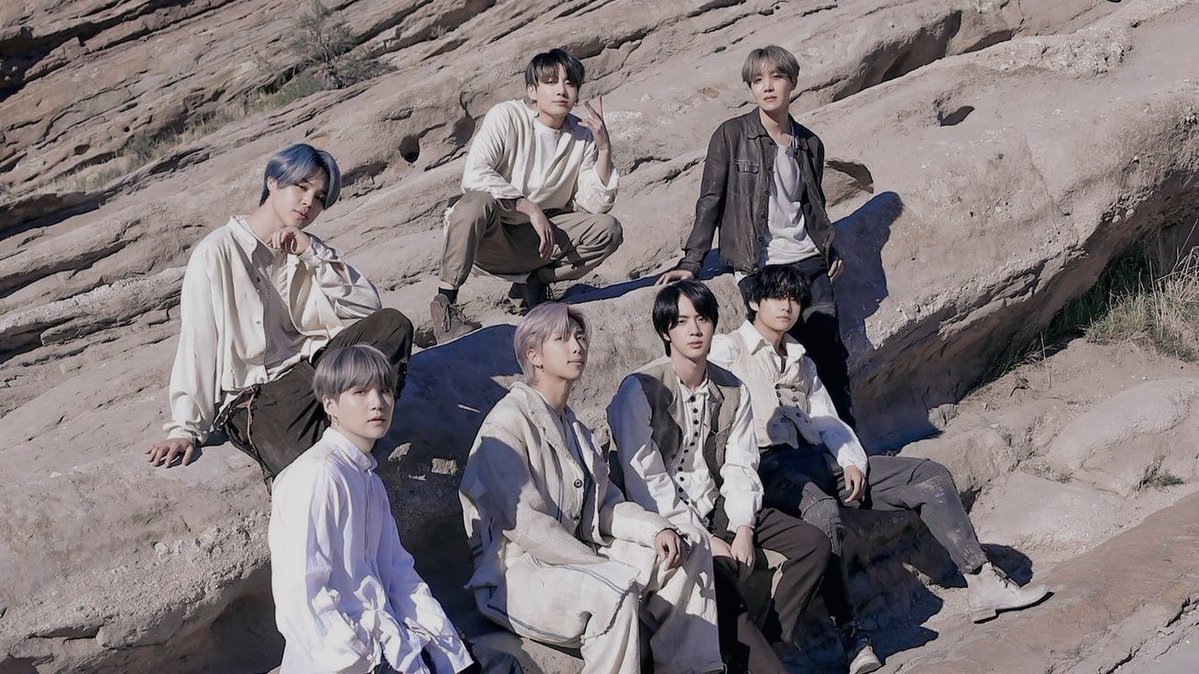 sj_041's tweet image. • Darmsta •

Ketika sebuah virus aneh melanda
Ketika kekacauan menelan banyak jiwa
Tiada kawan, tiada saudara
Membunuh? Atau kau yang mati terbunuh
.
BTS horor AU
By Mun