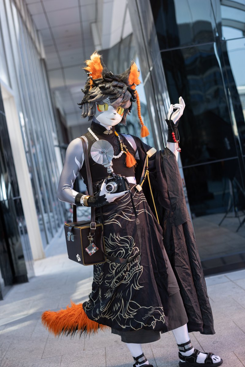 Nicolas_Wilde29's tweet photo. #明日方舟 #cosplay #阿 #Aak #妙手玄心
行医如施药，可除病根，可夺性命。是生是死，起于配方，止于剂量，存乎一念。
顺便，高闪相机这个肉鸽藏品还挺适合阿的😎 https://t.co/agSqnDbQvG