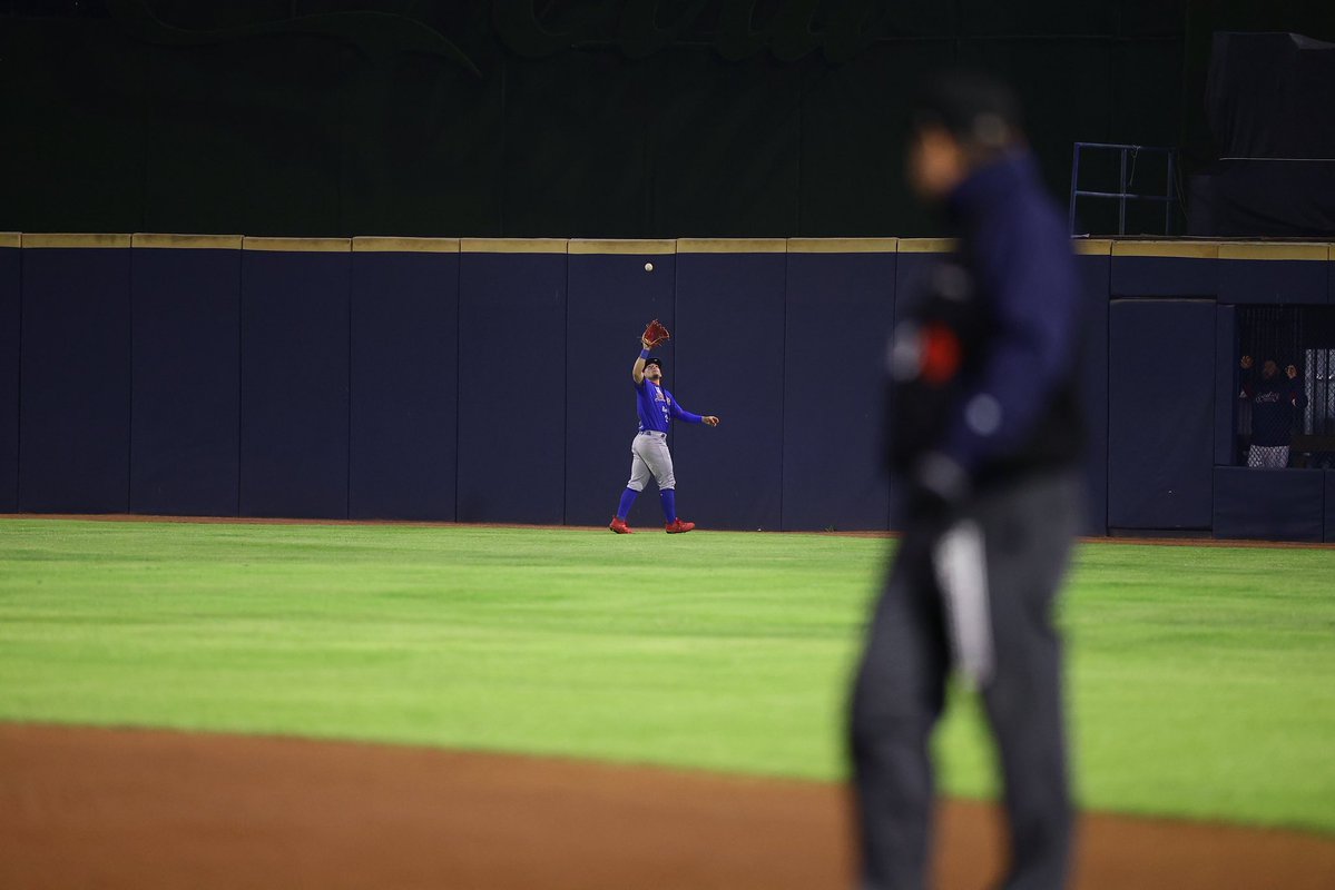 charrosbeisbol's tweet image. ¡SEIS PAPAS DEL NICA!🔥🔥🔥🔥
Vamos a la 7️⃣🔼
#Charros🤠 4-0 🦅#Águilas
#TodosSomosCharros⚾️🔵🟡