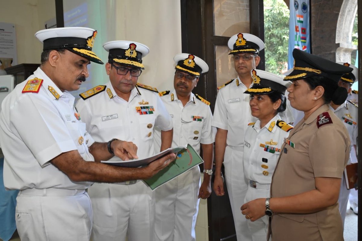 IN_ASVINI's tweet image. VAdm Sameer Saxena, AVSM, NM, #FOCINC @IN_HQSNC visited School of Medical Assistants (#SOMA), #INM, @IN_ASVINI on 15 Jan 26. 
During his visit, he inspected the training facilities, Simulation Centre, showcasing the institution's commitment to providing cutting-edge education to