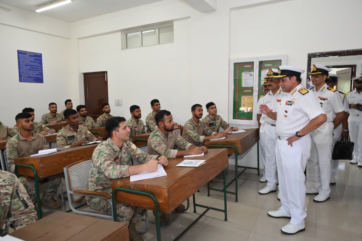 IN_ASVINI's tweet image. VAdm Sameer Saxena, AVSM, NM, #FOCINC @IN_HQSNC visited School of Medical Assistants (#SOMA), #INM, @IN_ASVINI on 15 Jan 26. 
During his visit, he inspected the training facilities, Simulation Centre, showcasing the institution's commitment to providing cutting-edge education to