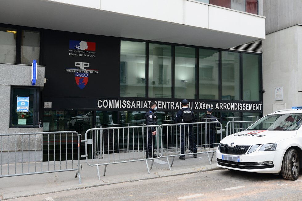 🚨🇫🇷 ALERTE INFO | Un homme est décédé dans la nuit de mercredi à jeudi au commissariat du 20e arrondissement de Paris.

Les faits auraient débuté par un contrôle au cours duquel l’individu aurait refusé de se soumettre à une palpation de sécurité, après avoir été repéré en train