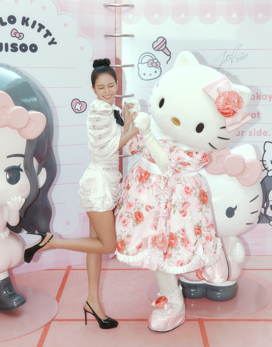 BLACKGray KITTY JISOO ジス キティー HELLO