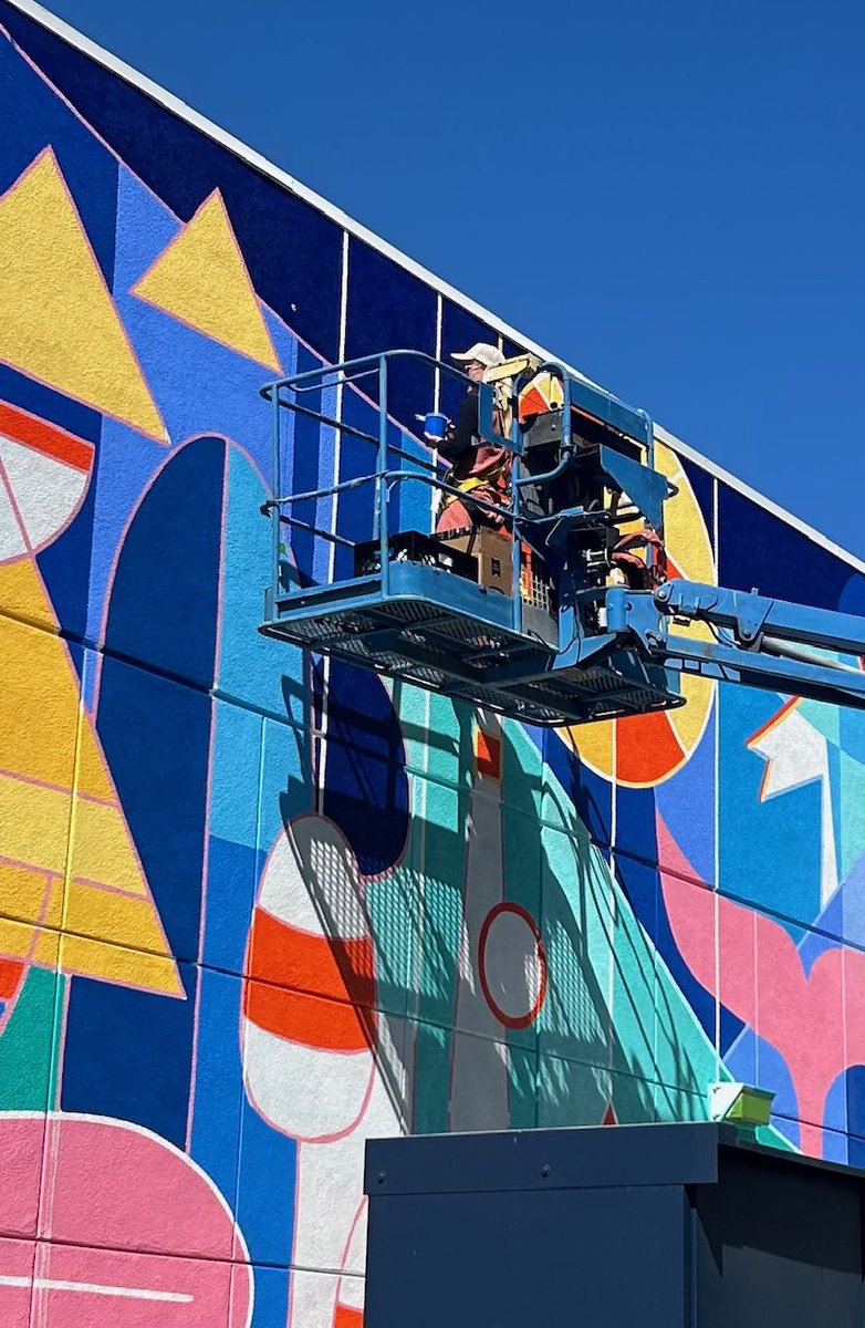 From the Sawdust to the streets of Dana Point 🎨

Lovisa, a Sawdust artist since 2023, was selected by the City of Dana Point to paint s mural of the Dana Point Community Center on Del Obispo Street.

This is Lovisa’s largest canvas and we’re so proud to see Lovisa’s works🌿