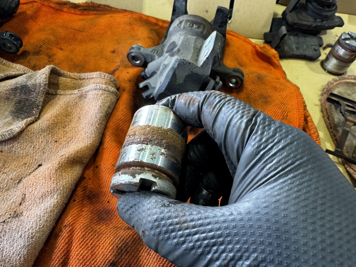 固着って怖いわなヾ(=д= ；)