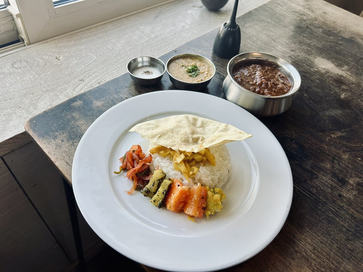Ren_iyasi0527's tweet photo. 隠れ家のような素敵なカフェでランチ🍛✨

静かな空間で美味しいものを食べると、
心の底からリフレッシュできますね。

皆さんは、自分を癒やすお気に入りの場所はありますか？😌🌙

出勤日と予約枠については、固定ポストやDM又は公式LINEからお問い合わせください🍀 https://t.co/vzsZQa730k