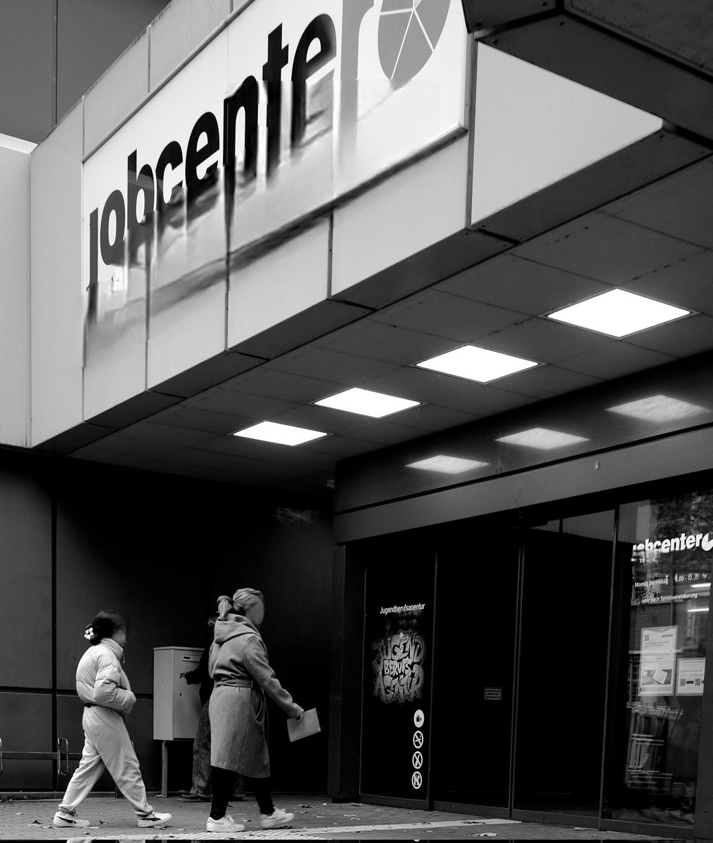 <a href="/FabioDeMasi/">Fabio De Masi 🦩</a> Fatal: Top-Fachkräfte u Leistungsträger (mit u ohne deutschem Pass) wandern nach US/DK/NO/usw aus o kehren ins Herkunftsland zurück  – eine reale Loose(r)-Loose(r)-Situation in D – Hauptsache stinkfaul-unfähige, ignorante Sinnlos-Verwaltungen u (N)GOs werden weiter aufgeblasen.