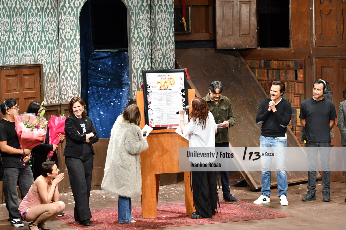 Regina Blandón y Diana Bovio fueron las madrinas de honor para celebrar las 700 representaciones de la comedia La Obra Que Sale Mal en México. 

<a href="/ReginaBlandon/">Regina Blandón</a> <a href="/dibovio/">Diana Bovio</a> #laobraquesalemal
@pinpoint_com <a href="/billyrovzar/">Billy Rovzar</a>

<a href="/ivanhoeroses/">Ivanhoe Photo 📸</a> 📸
l #700representaciones #unileventv #teatro