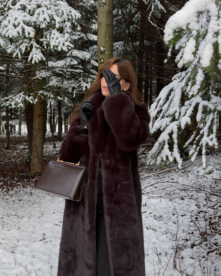 Diorgirlx's tweet image. faux fur coats