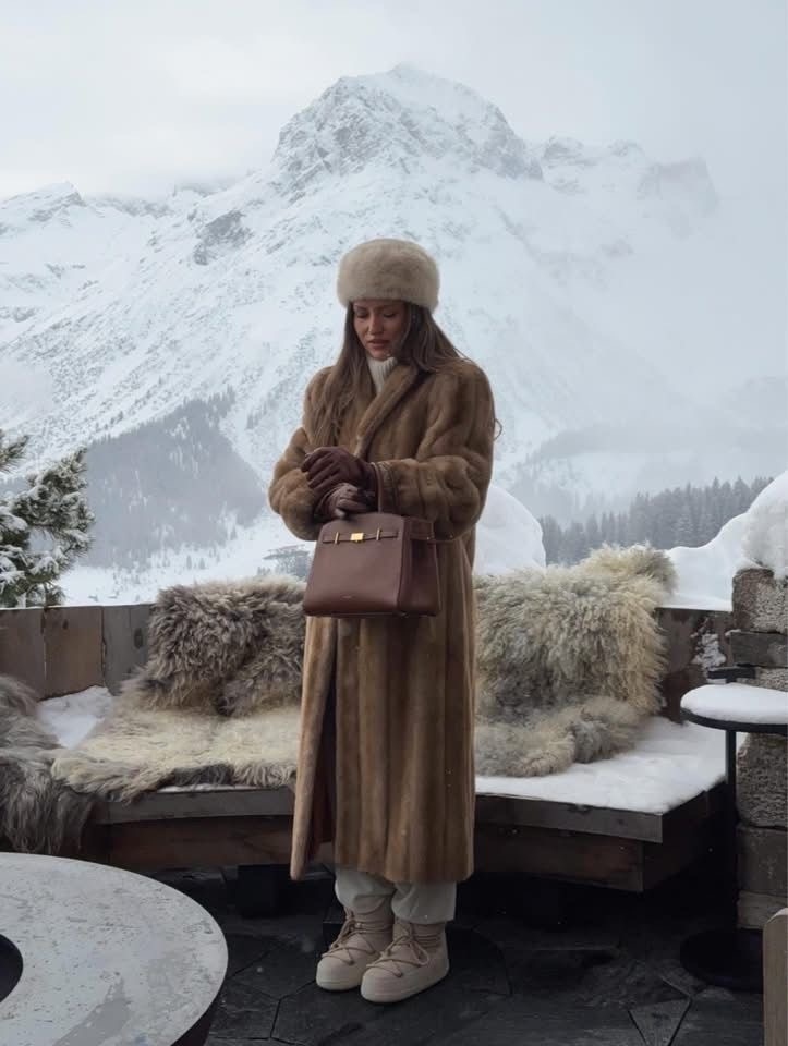 Diorgirlx's tweet image. faux fur coats