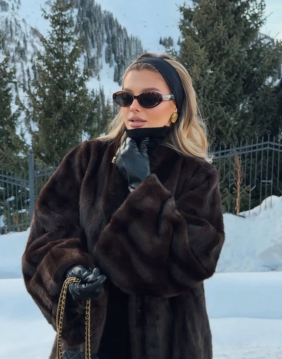 Diorgirlx's tweet image. faux fur coats