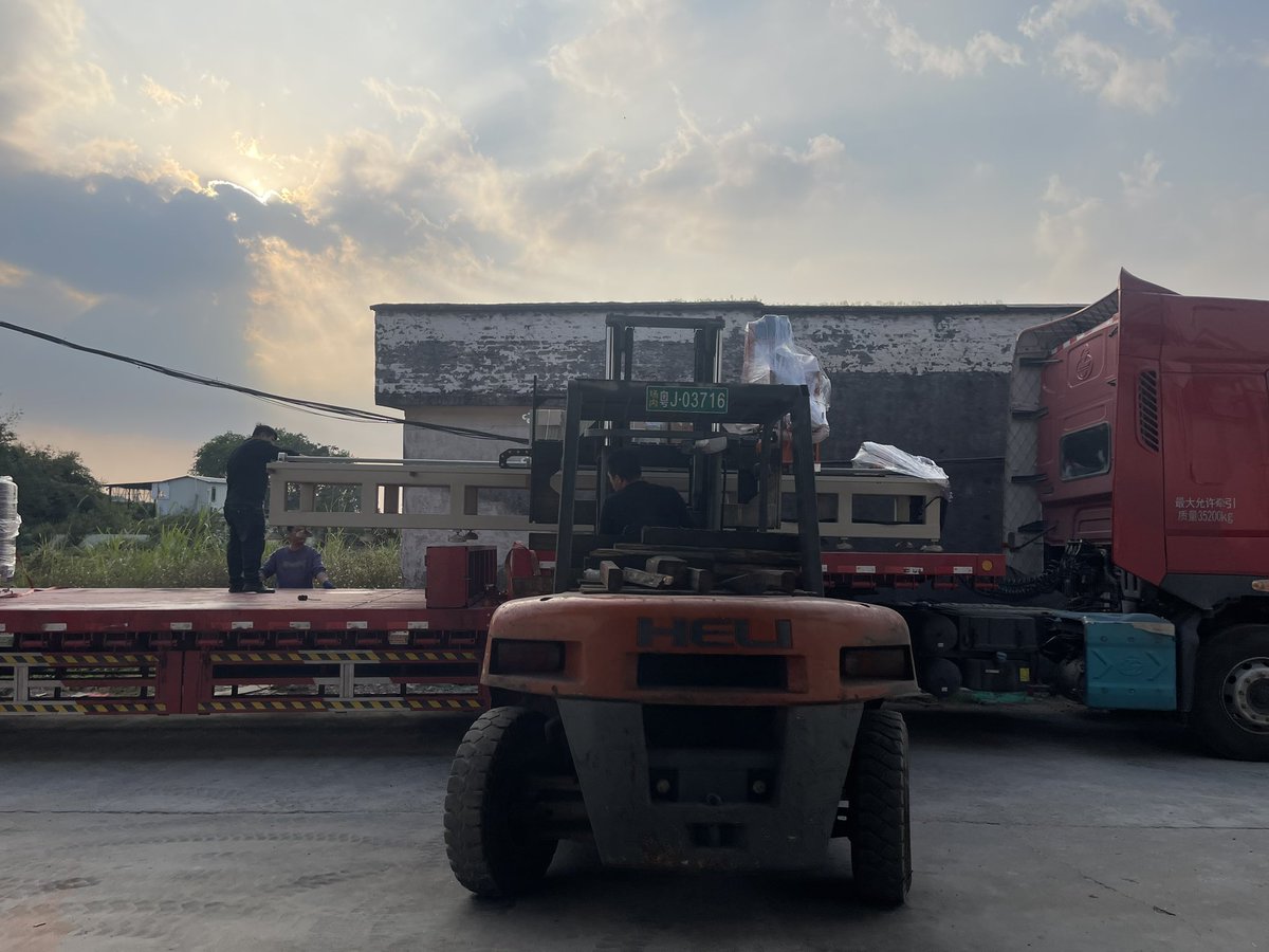 MeixinCrystal's tweet image. Thanks for trust of every Meixin customer. 
Hurry up production before CNY!

#brush #brushmachine #brushmaking #brushmakingmachine #brushmachinery #brushmakingmachine #brushmaker #meixinmachine #meixinbrushmachine #meixinbrushmachinery #meixinmachinery #rollerbrushmakingmachine