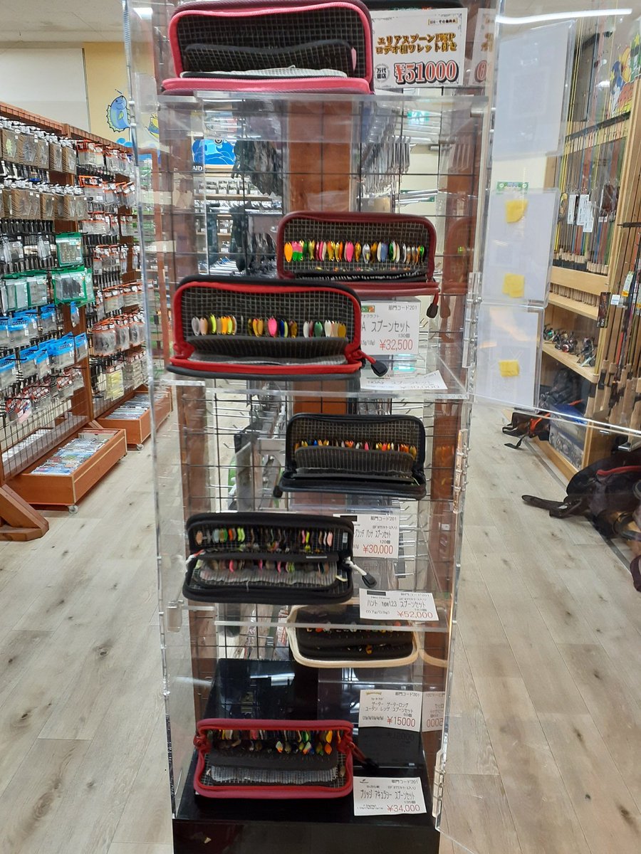 ワレットケース入りロデオ、ɴᴇᴡdrawrなどスプーンセットを店頭出し