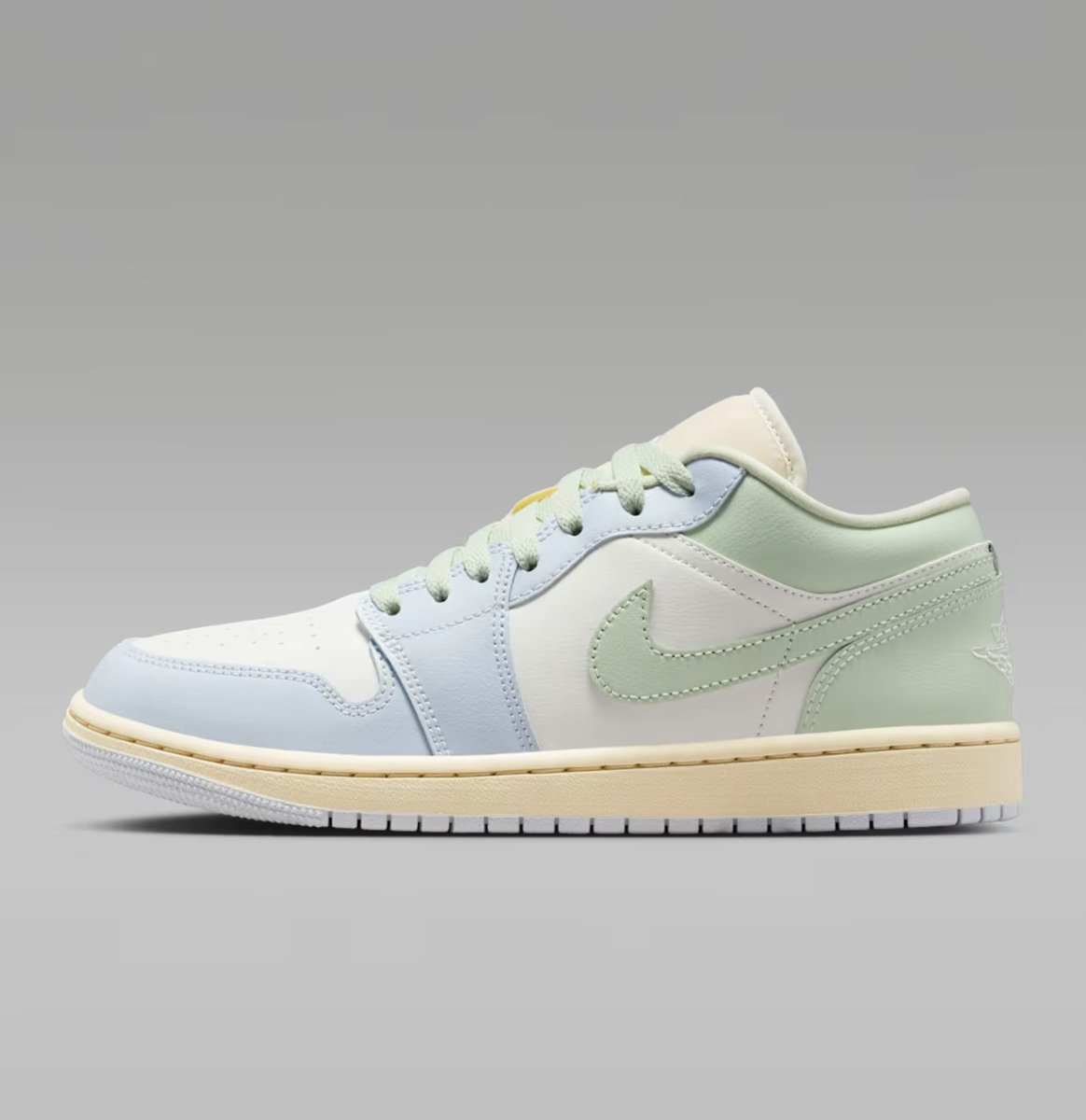 SOLELINKS's tweet photo. Ad: Women’s Air Jordan 1 Low ‘Sail/Jade Aura’

Champs:https://t.co/BankfuZfpN
Foot Locker:https://t.co/8sxICuZq4m
Nike:https://t.co/lJMeO4pr9D https://t.co/h1Dmb1WE5A