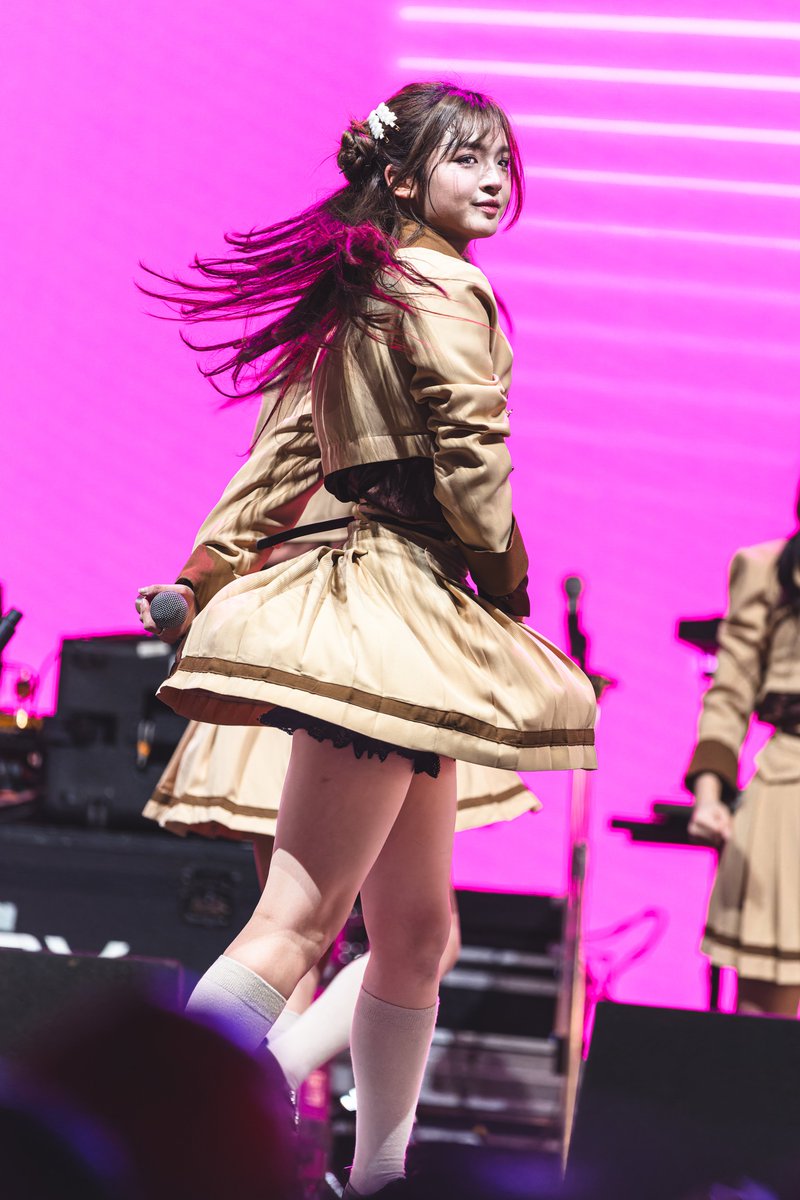 SkipWorkfor48TH's tweet image. ***  ลงรูปที่ดองไว้ครับ ***
BNK48 @ CAT EXPO [2025-11-29] (PRAEW Part)

เวทีคอนเสิร์ตใหญ่มันให้ แสงสีจัดเต็มดีจริงๆ
เสียดายตำแหน่งไฟส่องไม่ค่อยเข้าตา
แพรว เต้นเอาตายมากในงาน
รุ่น 6 เต้นกันค่อนข้างดูดีทุกคนเลย

อัลบั้ม
tinyurl.com/24hx3e6p

#PRAEWBNK48
#BNK48