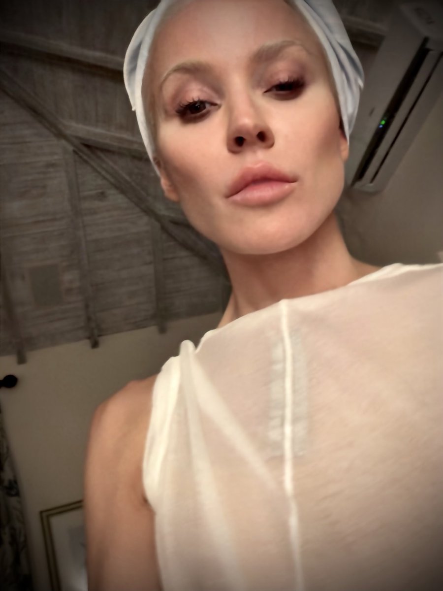 Daphne Guinness tweet media