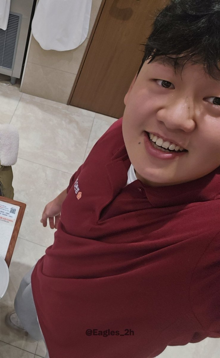 장규현이 찍어준 mz땡구샷인데
너무 행복해보여서 태클걸기를 포기함