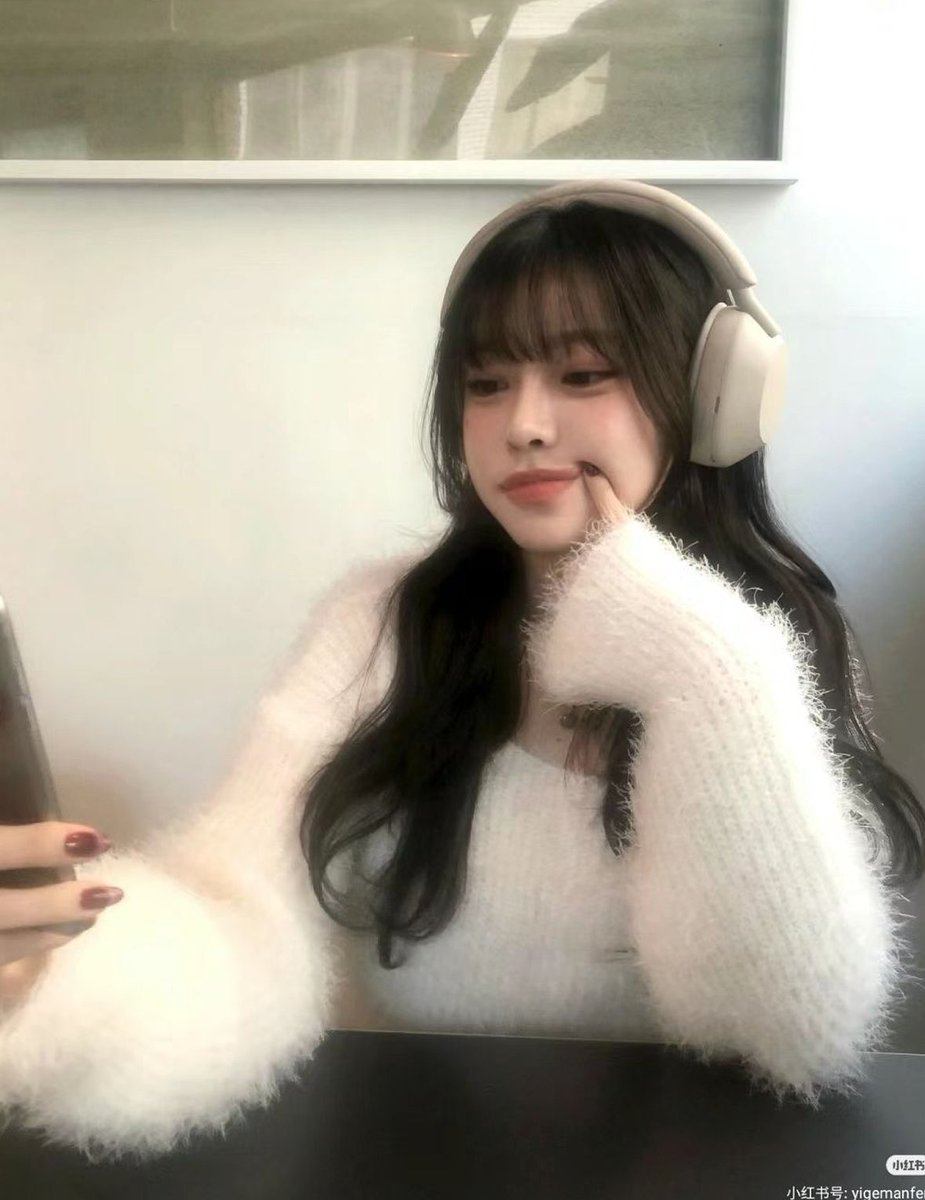 Delph0002's tweet image. 電車の乗車率150％で身動き取れない 👩‍🦰