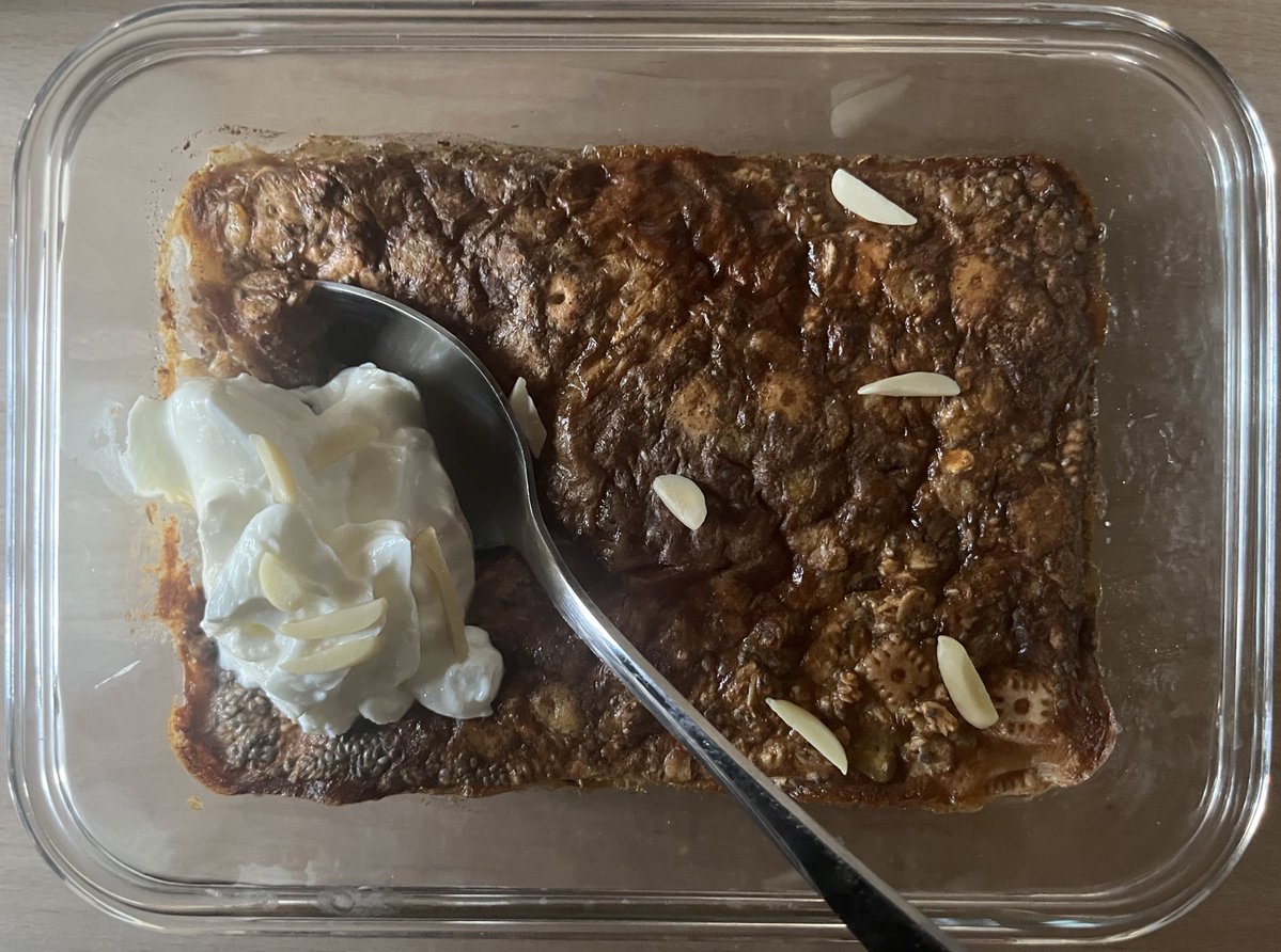 nuuppeppo's tweet image. baked oats = best warm breakfast