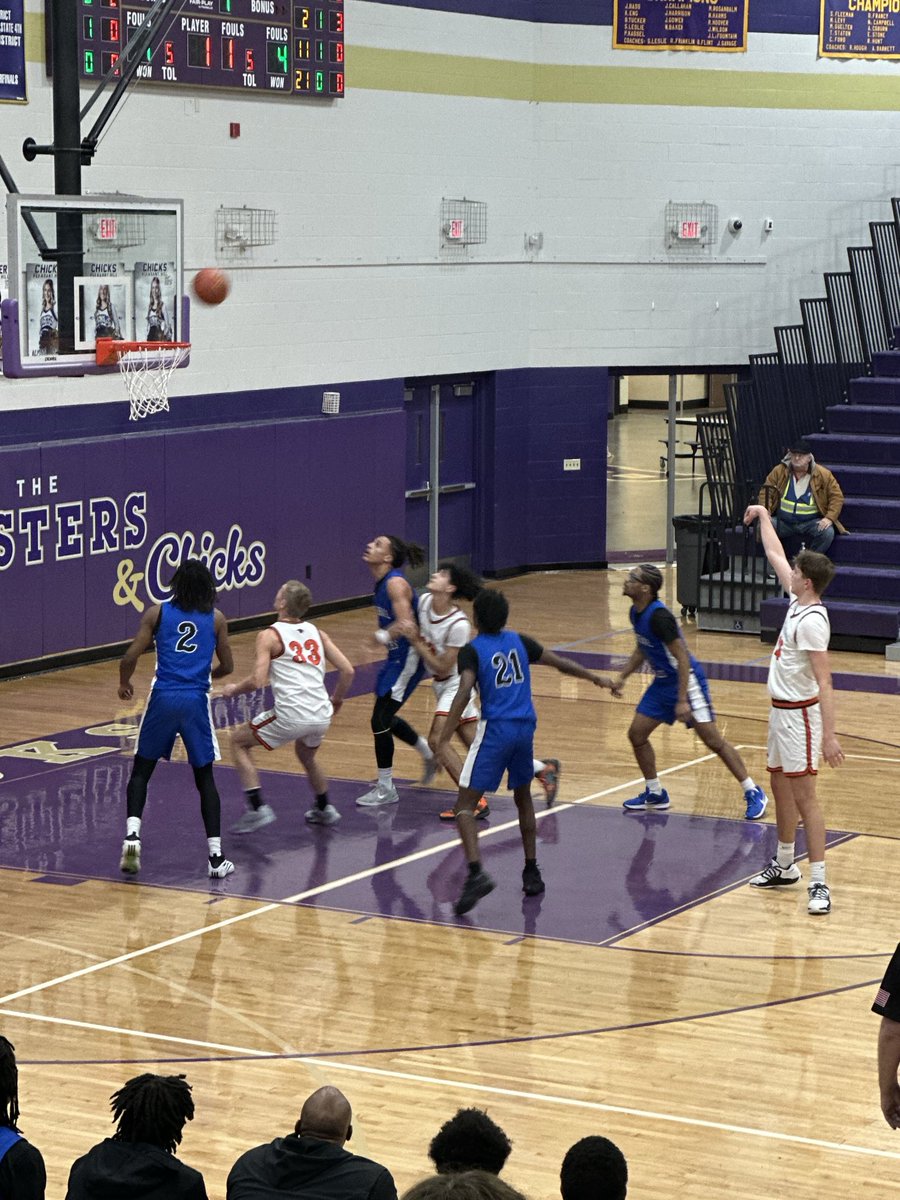 Sara Nadeau tweet media