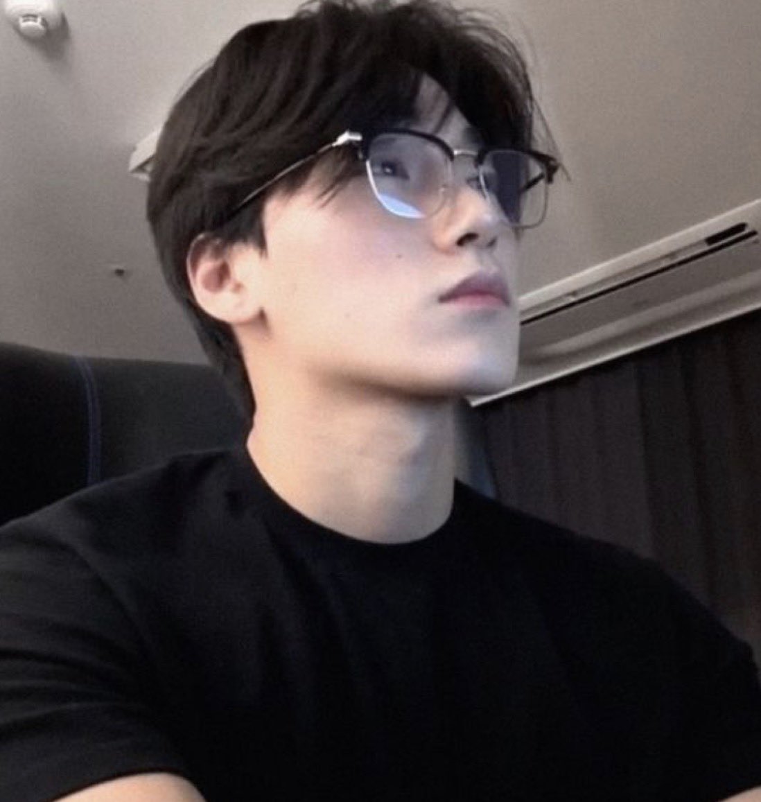 tyudeonggie's tweet photo. right https://t.co/UMUUZUpt2l
