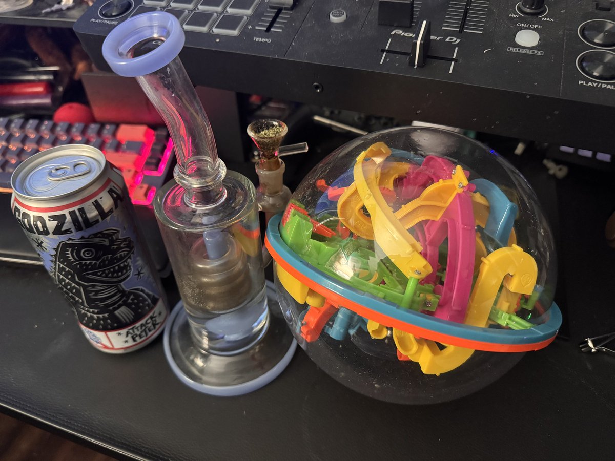 GwynBizzy's tweet image. Sorry I can’t go out tonight, I’ve got plans…