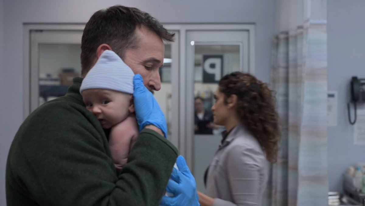 hosseinisgeckos's tweet image. oh god he's so maternal #ThePitt