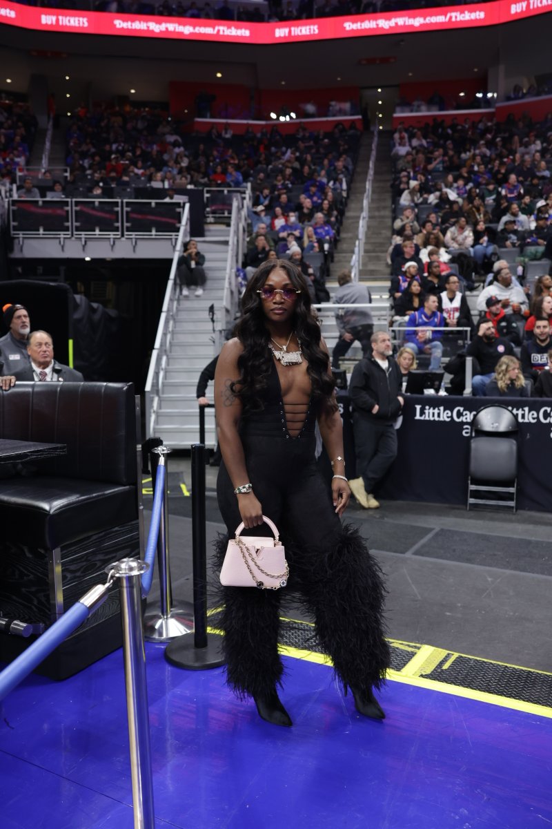 DetroitPistons's tweet image. .@Claressashields IN THE BUILDING