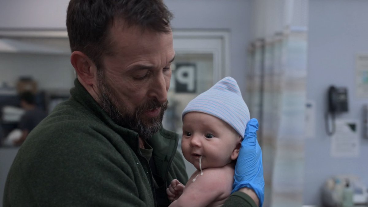 hosseinisgeckos's tweet image. oh god he's so maternal #ThePitt