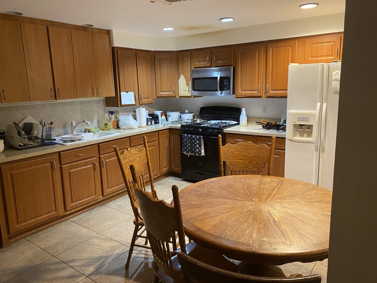 ラスベガス、ポーカーシェアハウスの詳細と、割引後の新料金になります。
拡散お願いいたします！
部屋の写真も添付してあります！

シェアルーム（最大2名）が一泊22
ドル。
個室1人利用は33ドル
2人利用は、2人で37ドルになります。
2回目から、多少割引になります。