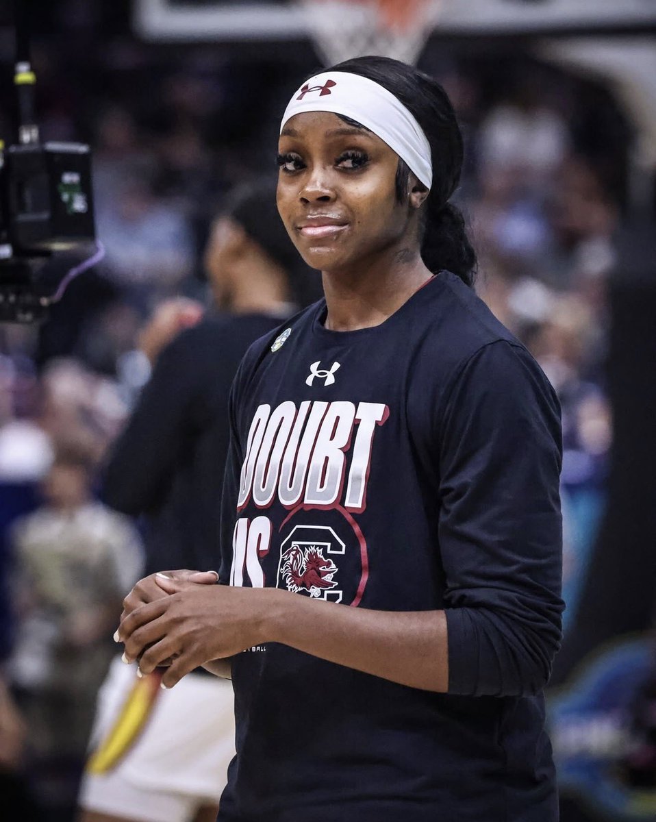 I talk hoops 🏀 tweet media