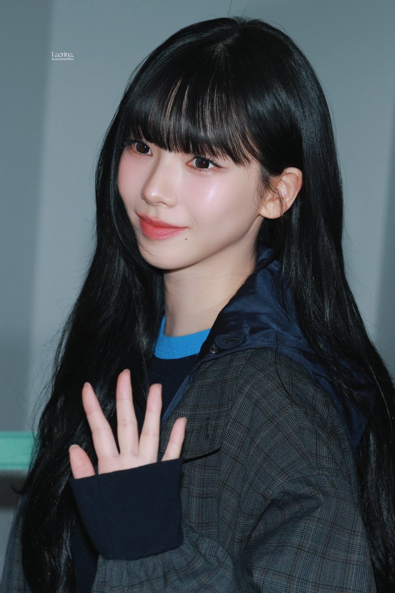 taerina09's tweet image. 260116 ICN

KARINA PRADA ICON
#KarinaxPrada #PradaFW26
#카리나  #Karina
#에스파 #aespa