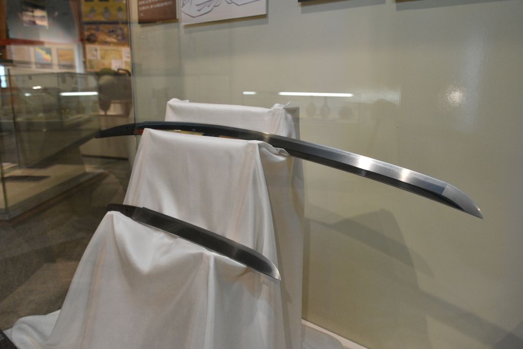 ＼常設展示の同田貫を展示替えしました！／
今回の展示は
・薙刀「上野介」
・刀　「清國」
・脇差「上野介」の3振です。
関連文書では、同田貫宗春宛ての注文書も展示中ですので、併せて是非ご覧ください。