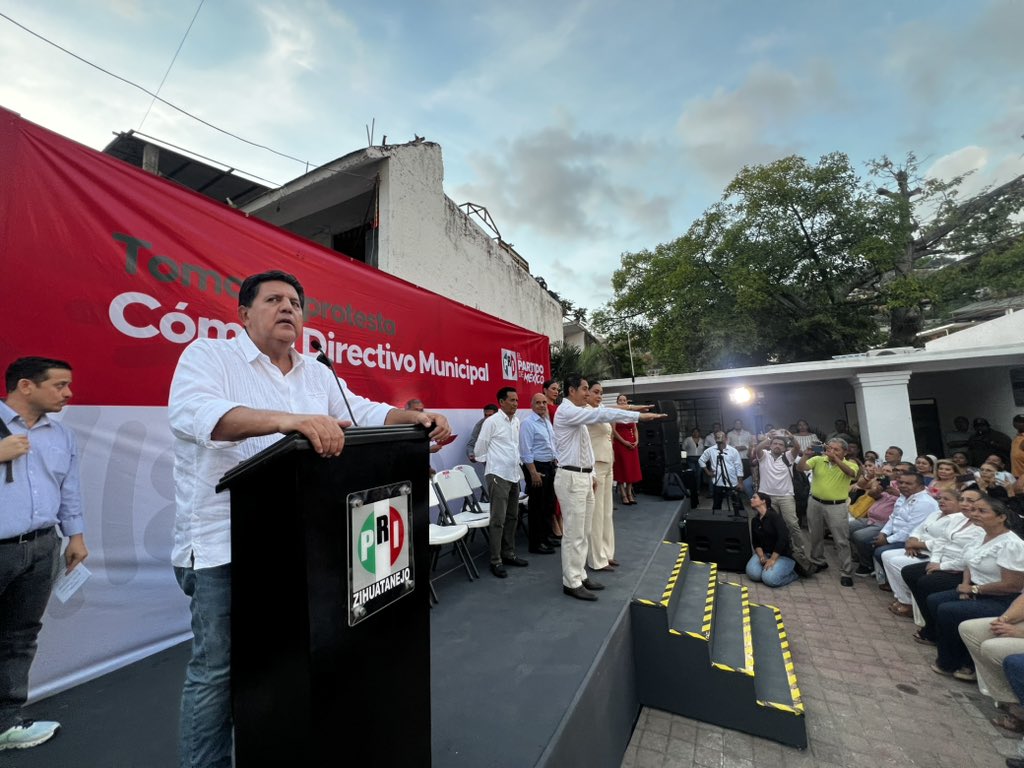 AleBravoAb's tweet photo. Hoy tomó protesta la nueva dirigencia municipal del PRI en Zihuatanejo. Estará encabezado por Maribel Landeros en la presidencia, acompañada de Mario Miranda, como Secretario General. Estoy seguro que continuarán con la gran labor que desempeñaron con pasión mi amigo Bartolo Valle y mi joven amiga, Anel Jaimes, a quienes les reconozco su labor. Aquí hay mucho PRI, mucha fuerza para ganar y seguir creciendo.