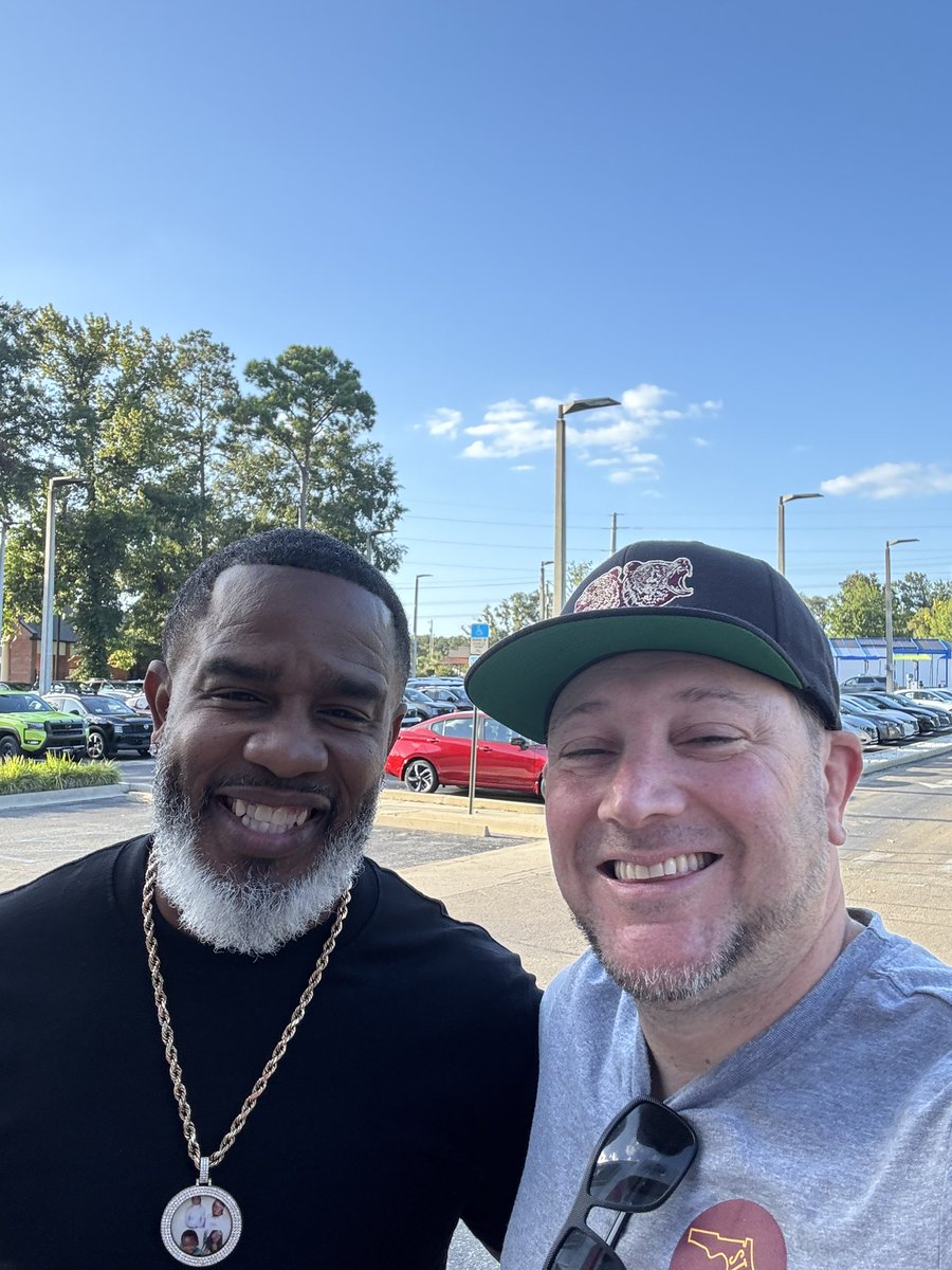 JIVANS13's tweet photo. When one of your closest friends from college who was a star on the field and the most down to earth person off of it becomes a CFB HOFamer you just say congrats and thank them for letting you be apart of the ride! Congrats @Pdub80 and thank you! #floridastate #peterwarrick https://t.co/zIRhmCRJ3V