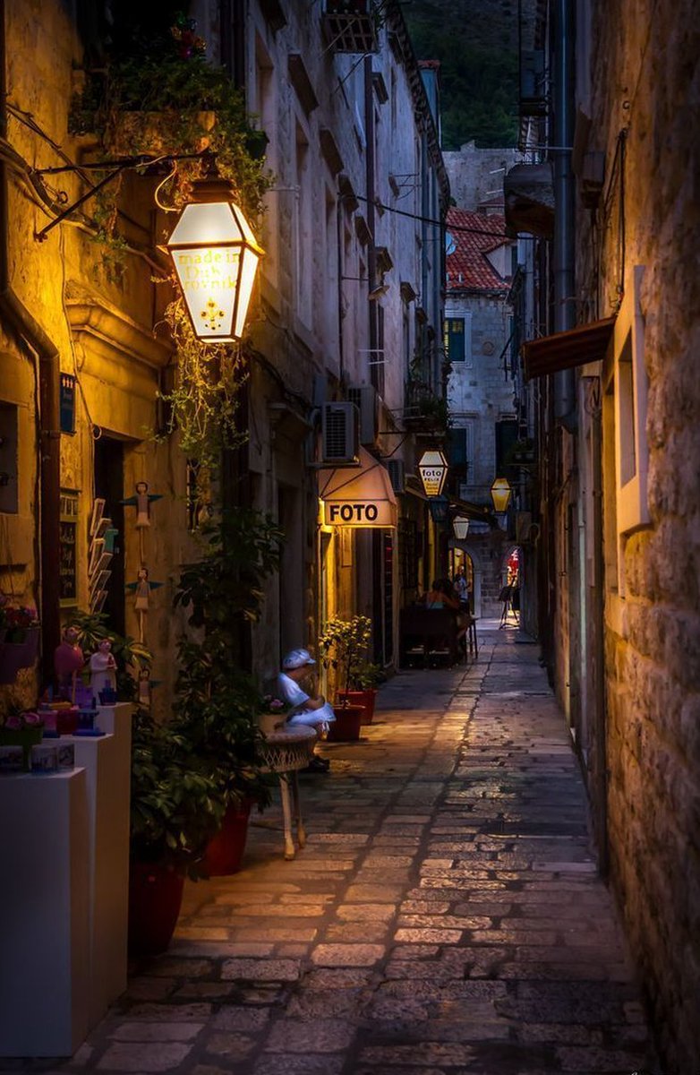 Moshi1111's tweet image. お昼に食べたスープが思ったより熱くて、舌を少し火傷したけど心は温まった 🦍