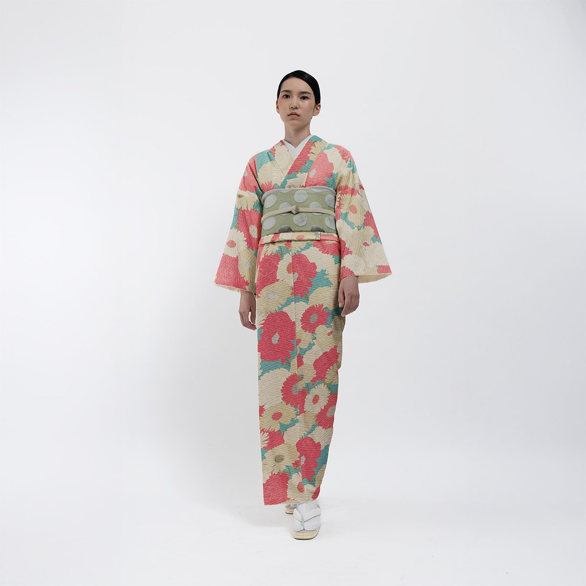 ＼＼本日1/16　17:00～新作小紋発売開始／／
《3色》菊づくし（受注商品）
modernantenna.com/items/131981933
チェリー、ラピス、ユニコーンの3色
■ポリエステル100％
■袷仕立/広衿
■八掛：チェリー・ユニコーン/淡ベージュ、ラピス/黒（いずれも胴裏：白）
#モダンアンテナ #着物 #kimono #きもの