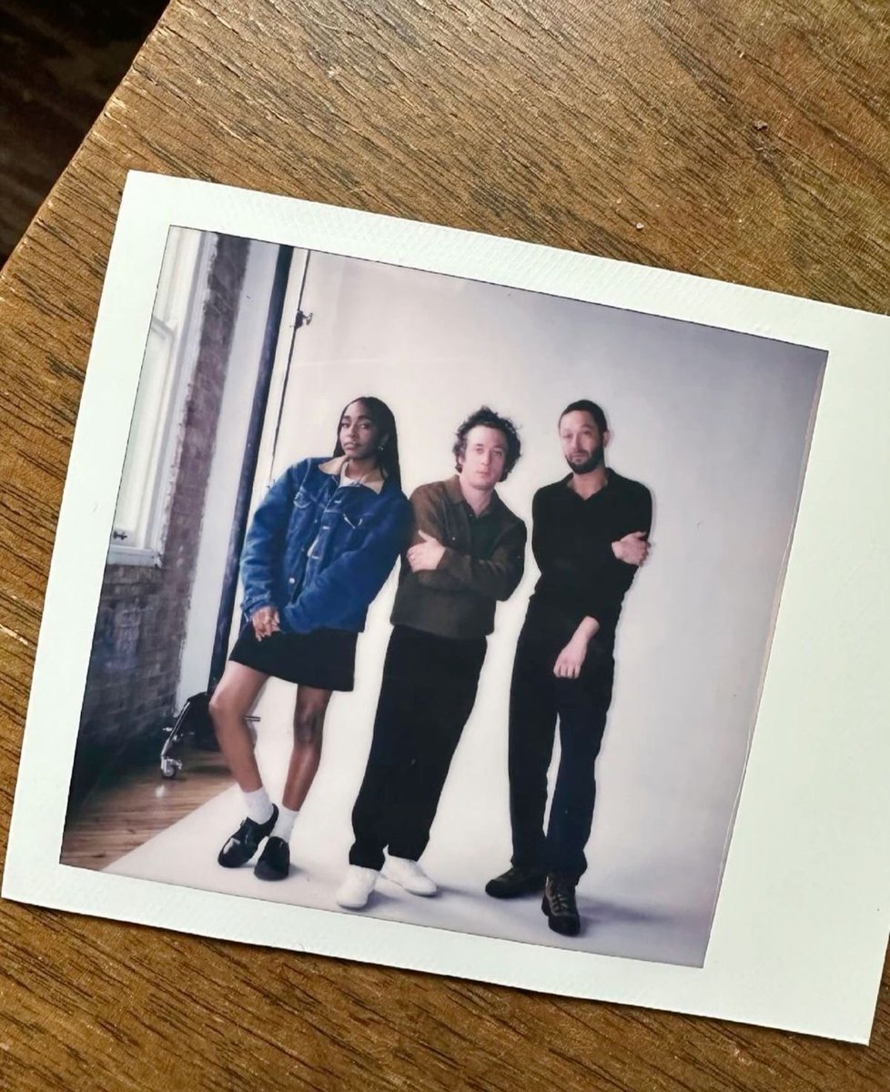 hourly jeremy allen white tweet media