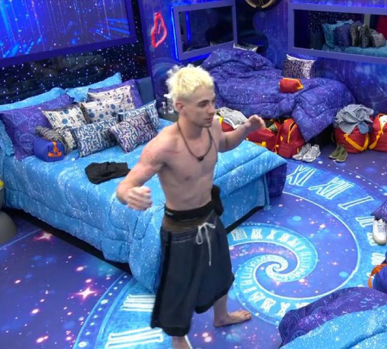 acervojordann's tweet image. Juliano Floss: “Give me the time of my life… Po, mas o Jordann é muito foda.”

Babu: “Que porra é essa?”

Juliano Floss: “É Corrida das Blogueiras, cara.”

Babu: “Maneiro!” #BBB26