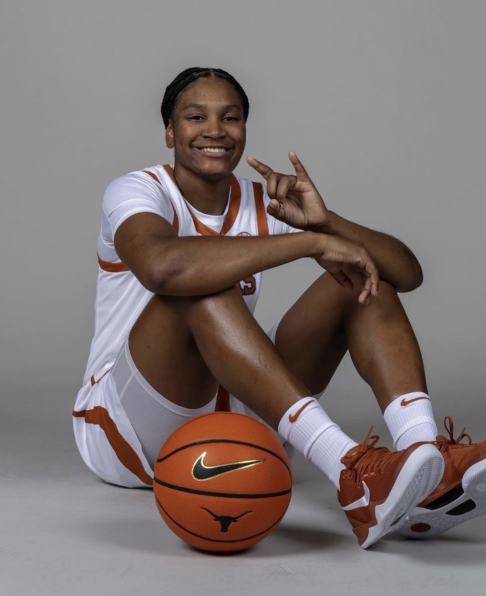 trendyhoopstars's tweet image. Madison Booker vs ranked opponents:

27 PTS | 8 RBS | 5 AST | 3 STL vs No. 13 Baylor
24 PTS | 5 RBS | 2 AST | 2 STL vs No. 2 South Carolina
24 PTS | 7 RBS | 2 STL vs No. 12 LSU
22 PTS | 12 RBS | 4 AST | 7 STL vs No. 24 Richmond
18 PTS | 6 RBS | 4 AST | 2 BLK vs No. 11 UNC
16 PTS