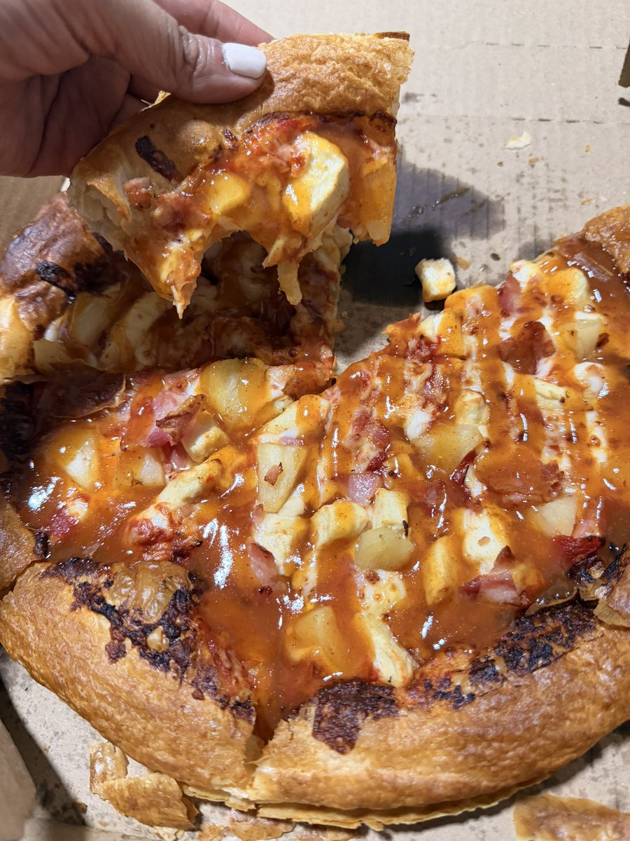 DelaRo_'s tweet image. Solo pasé a recomendarles la pizza con masa de croissant de @dominosmx.

No miden lo buenérrima que está. 

⭐️⭐️⭐️⭐️⭐️ excelente servicio.