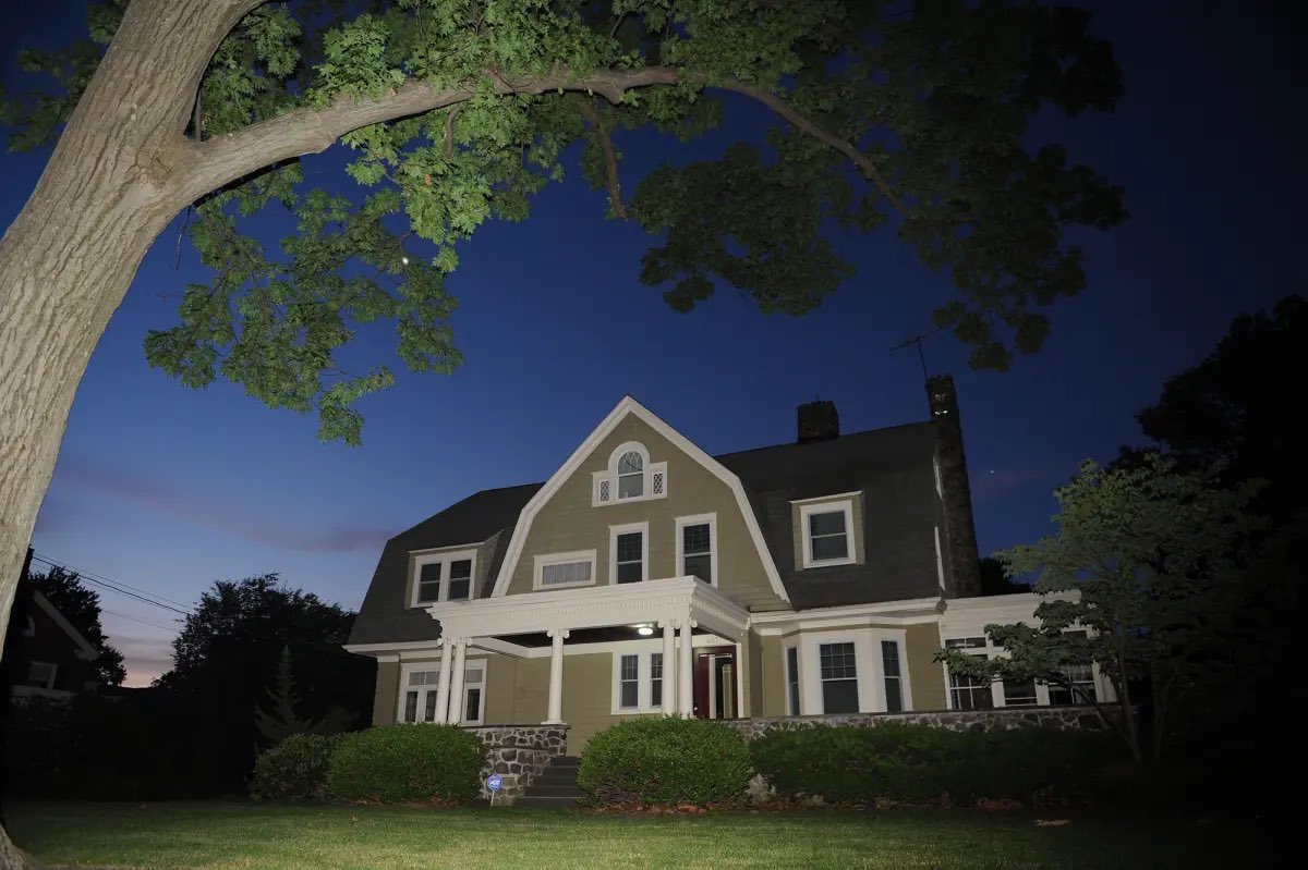 coldcasemm's tweet photo. Available now on my podcast DEVIL INSIDE

Salutations Sadly from the Ghost of Boo Radley: The Watcher of Westfield 

Derek &amp; Maria Broaddus bought a dream home in Westfield, NJ. Before long, they received disturbing letters from an unknown stalker who was watching them #truecrime https://t.co/qquBaxMoNW