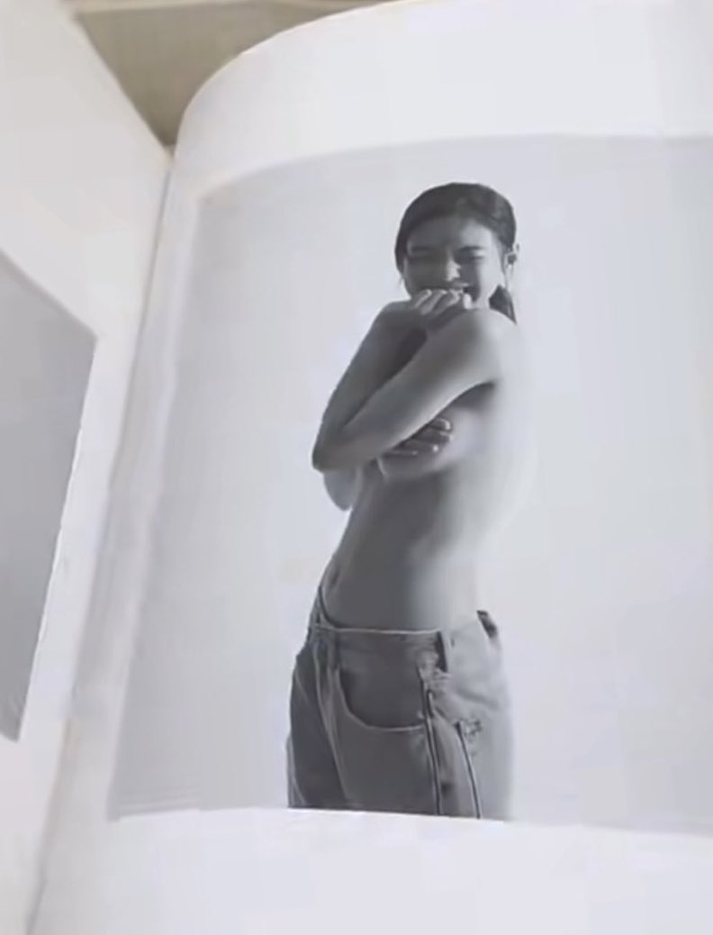 jealouslisa's tweet image. DOG EATING CABBAGE CUS WHAT THE FUCKK