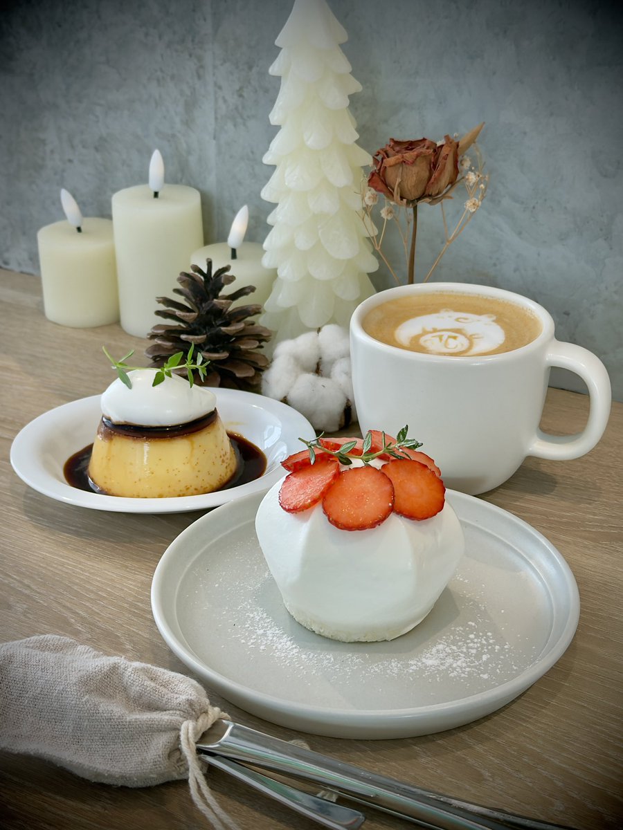 nyapi3995's tweet image. 正直、諦めてたんですけど、
ご縁があって彰生誕祭参戦出来ますü
今年も会場でお祝い出来るの嬉しいし
めっちゃ楽しみでしかないです🥲✨
本当にありがとうございますüÜ

今日のカフェ活☕️
苺のケーキとプリン🍮🍓
生クリームたっぷりだけど、
甘過ぎずシンプルでかわいいし、
プリンが美味し過ぎたüÜ