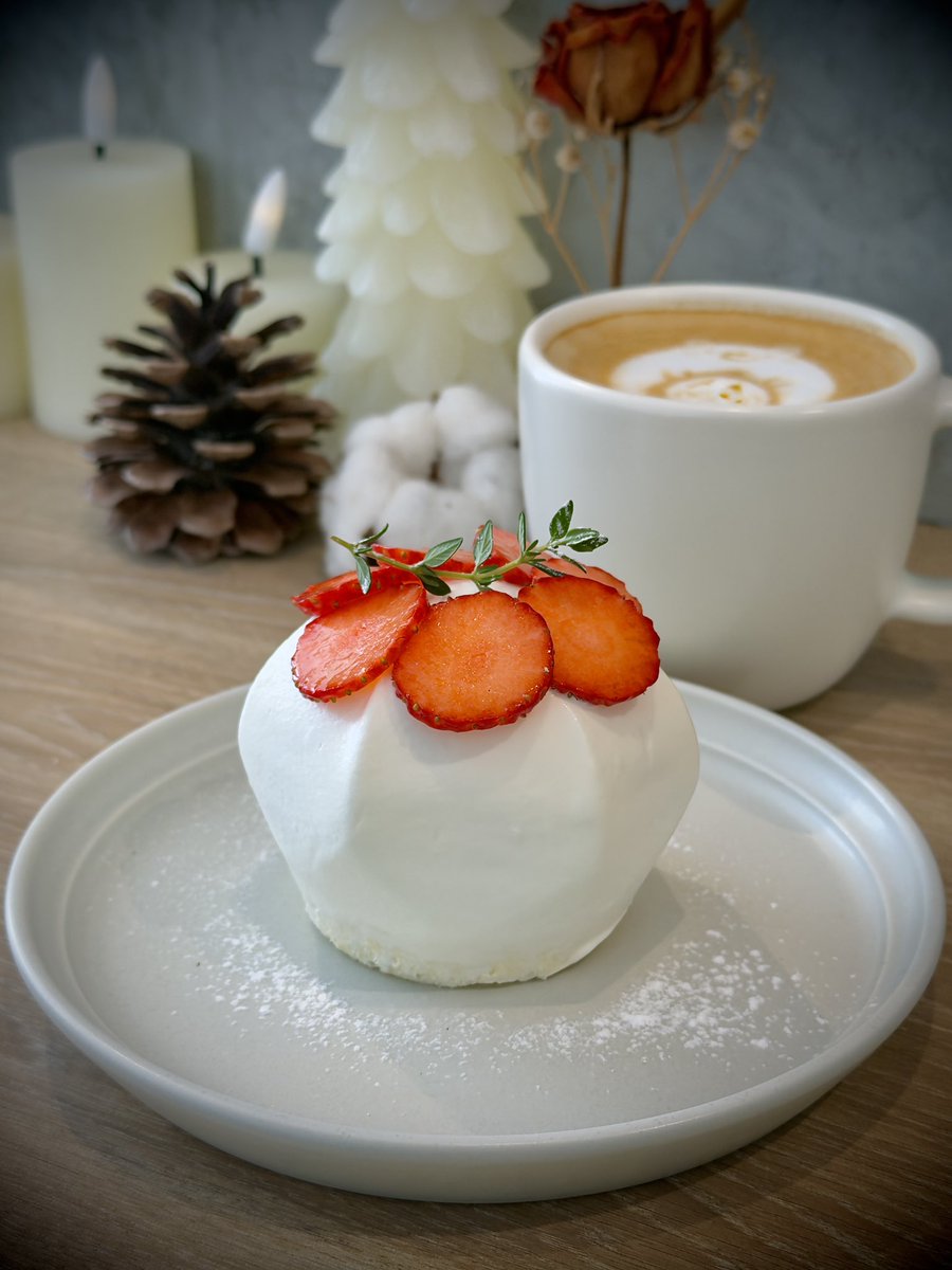 nyapi3995's tweet image. 正直、諦めてたんですけど、
ご縁があって彰生誕祭参戦出来ますü
今年も会場でお祝い出来るの嬉しいし
めっちゃ楽しみでしかないです🥲✨
本当にありがとうございますüÜ

今日のカフェ活☕️
苺のケーキとプリン🍮🍓
生クリームたっぷりだけど、
甘過ぎずシンプルでかわいいし、
プリンが美味し過ぎたüÜ