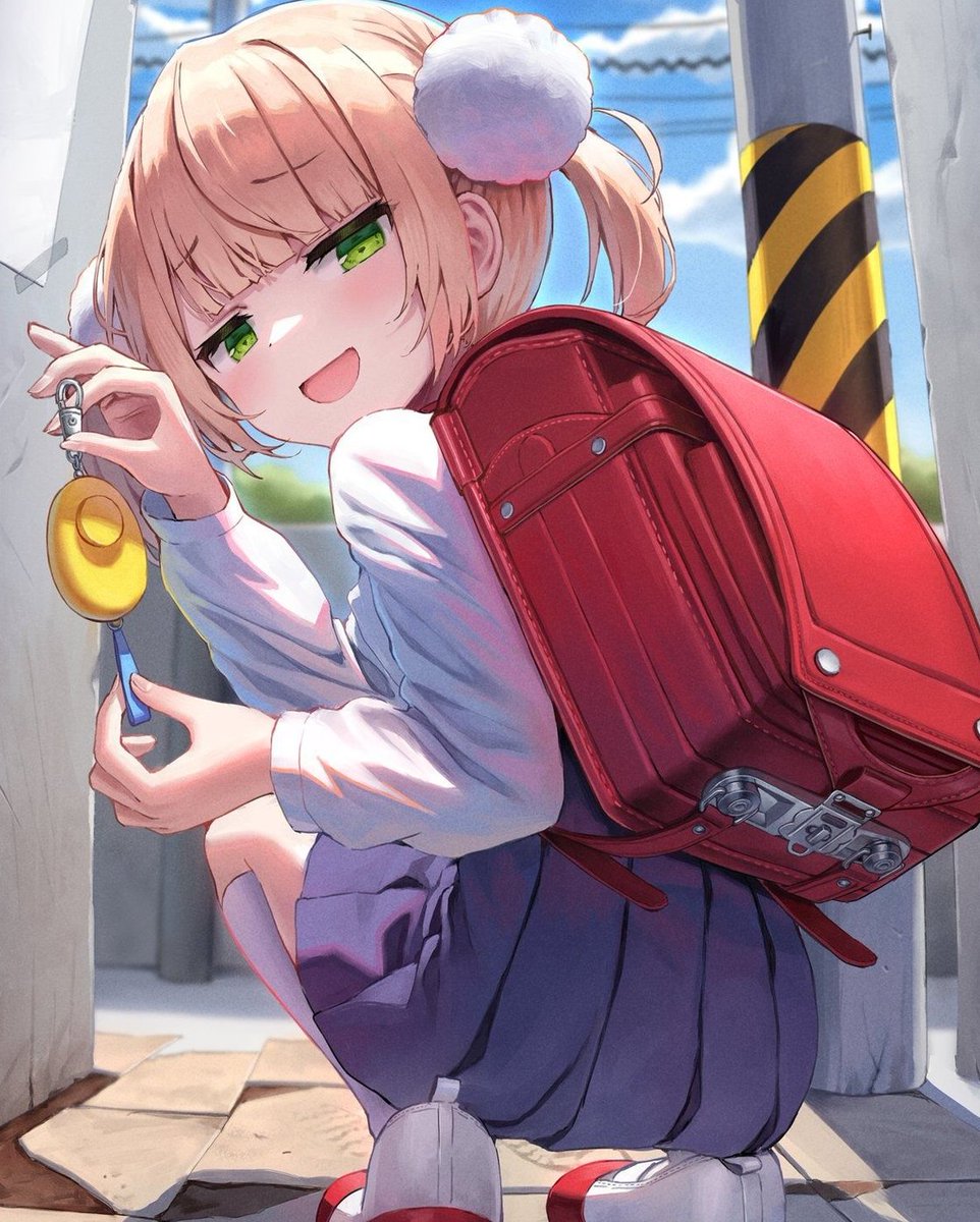 nick_mac's tweet image. スマホの充電が5%しかなくて外出先で困った 👩‍👩‍👦‍👦